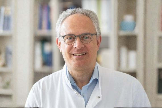 „Gehirnwäsche“ im Schlaf – das glymphatische System als neues Therapie-Ziel?